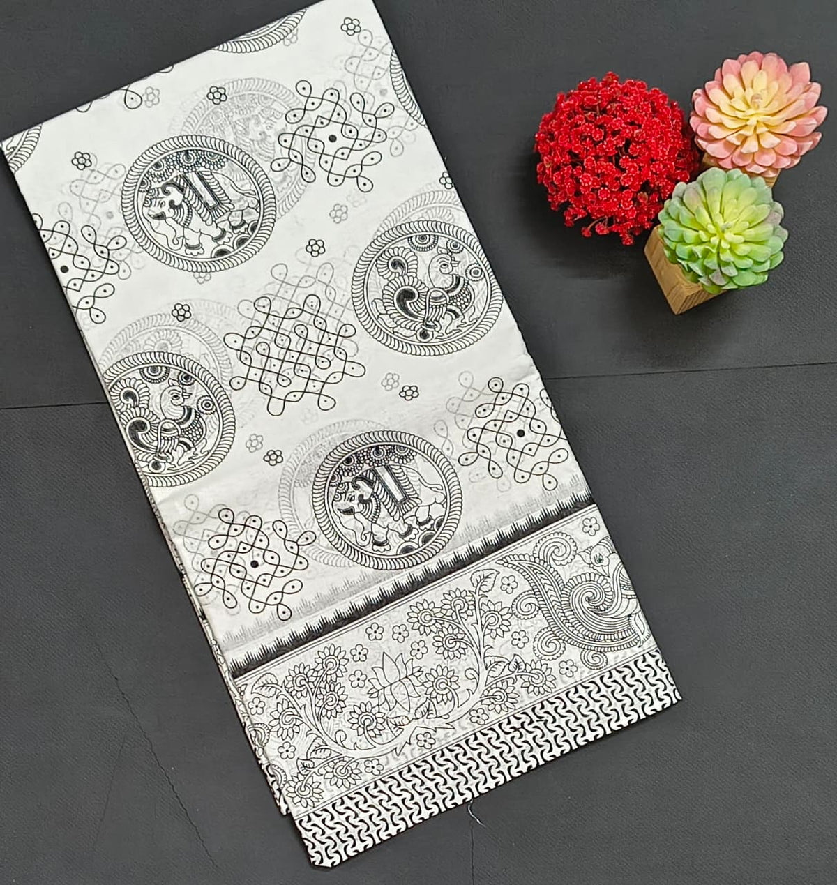 Kalamkari Cotton Saree – Monochrome Print Saree