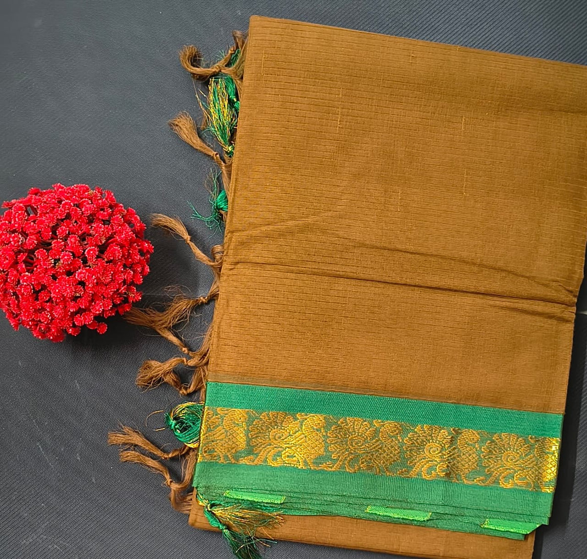 Cotton Sarees – Solid Color Saree with Zari Border